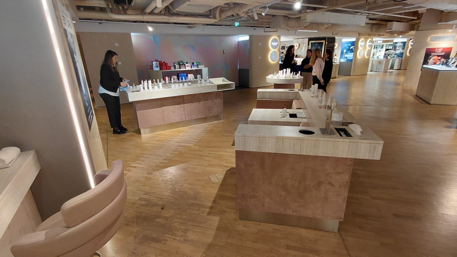 Dr. Barbara Sturm - Galeries Lafayette Haussmann 9