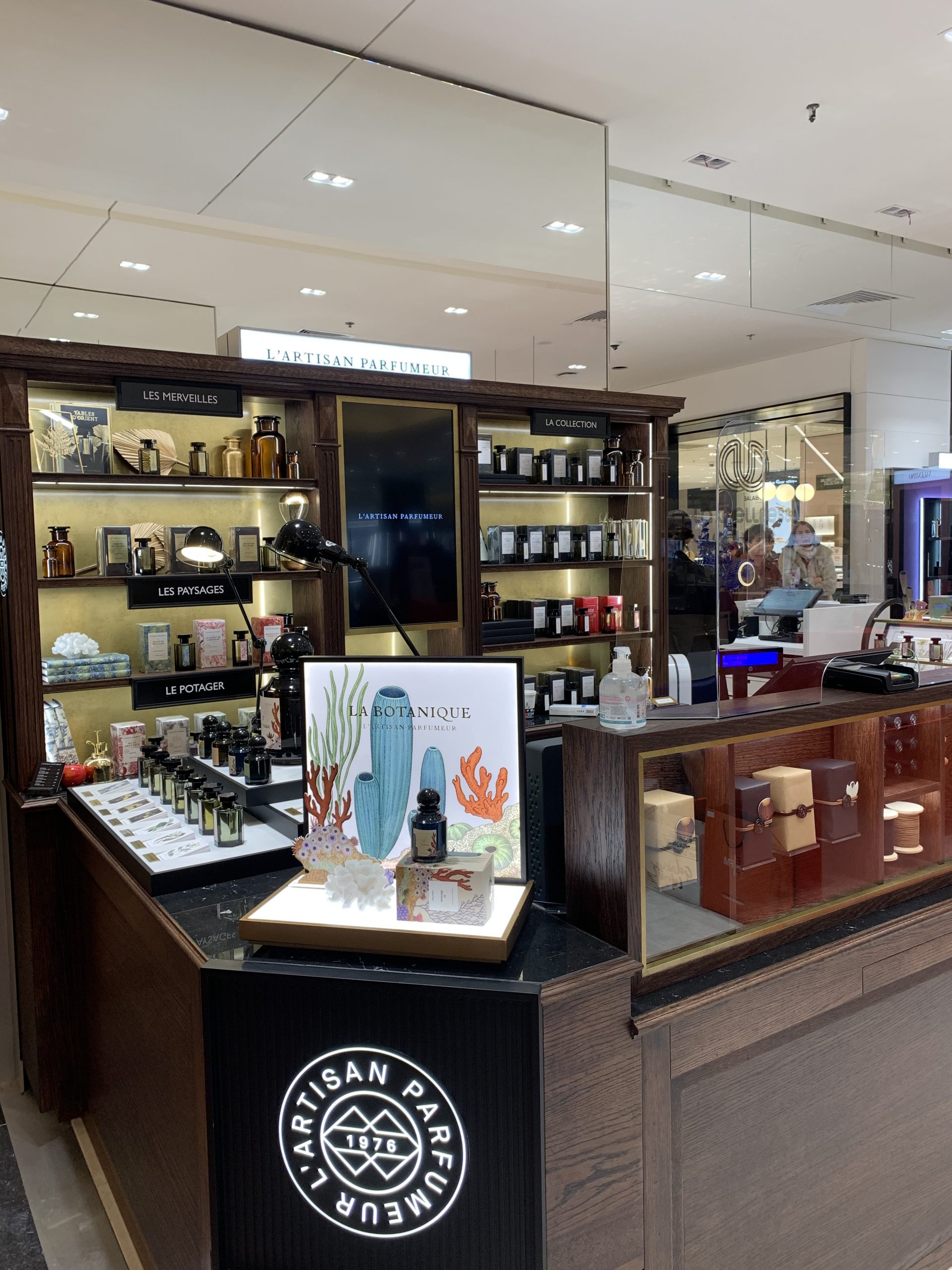 L'Artisan Parfumeur - Galeries Lafayette Paris 12
