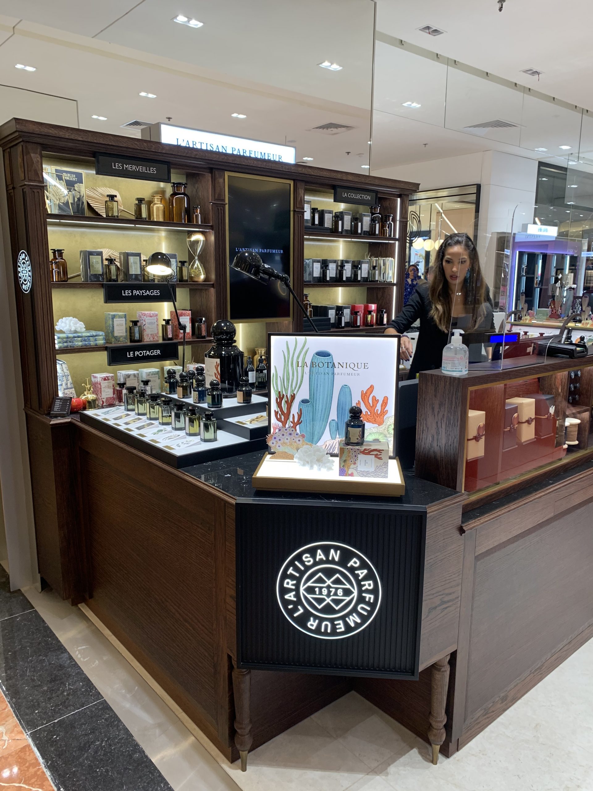 L'Artisan Parfumeur - Galeries Lafayette Paris 11