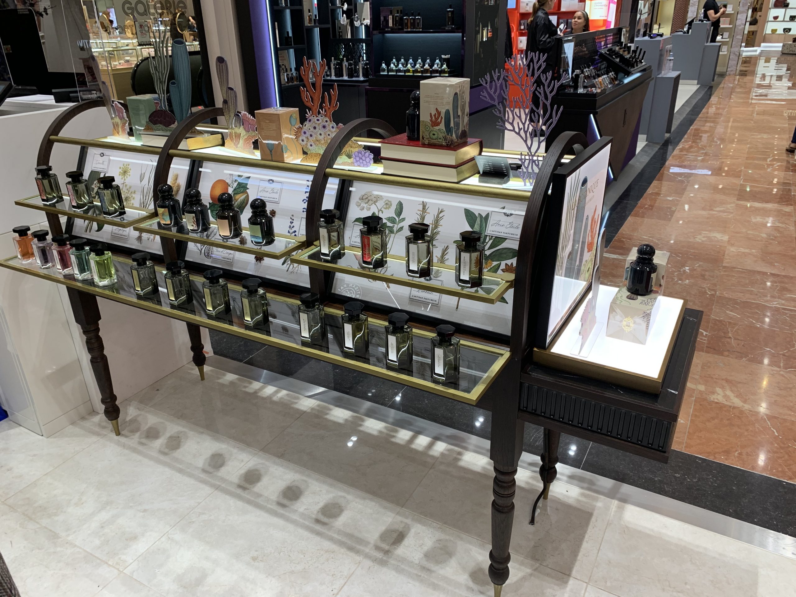 L'Artisan Parfumeur - Galeries Lafayette Paris 9