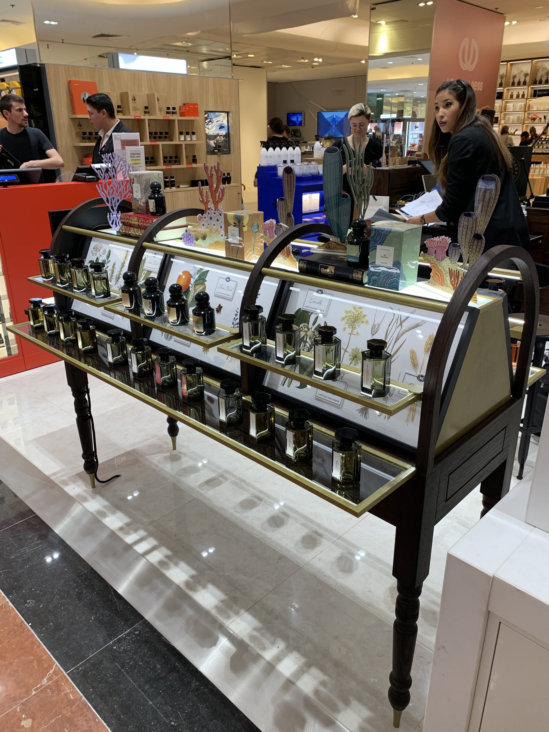 L'Artisan Parfumeur - Galeries Lafayette Paris 8