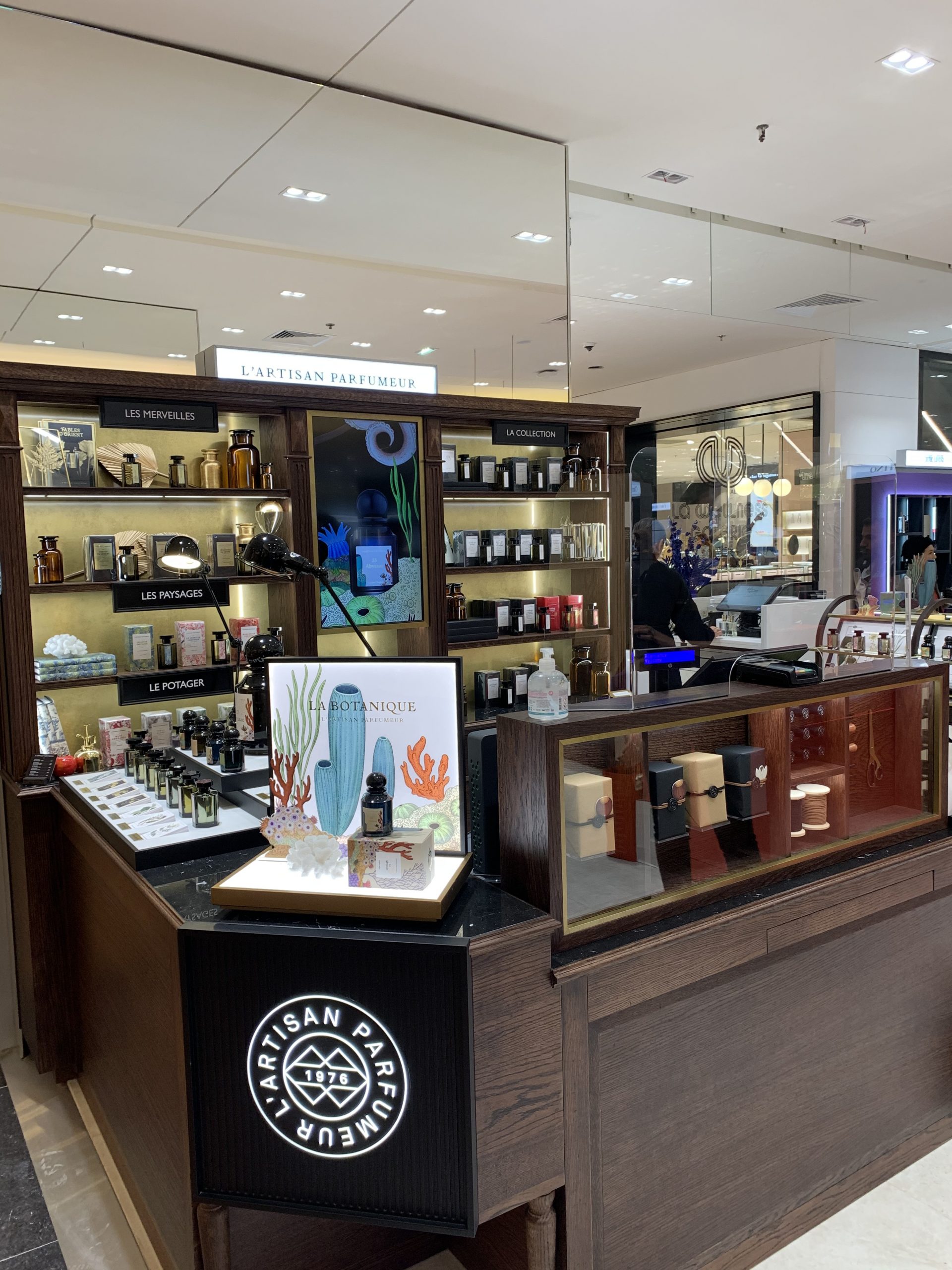 L'Artisan Parfumeur - Galeries Lafayette Paris 7
