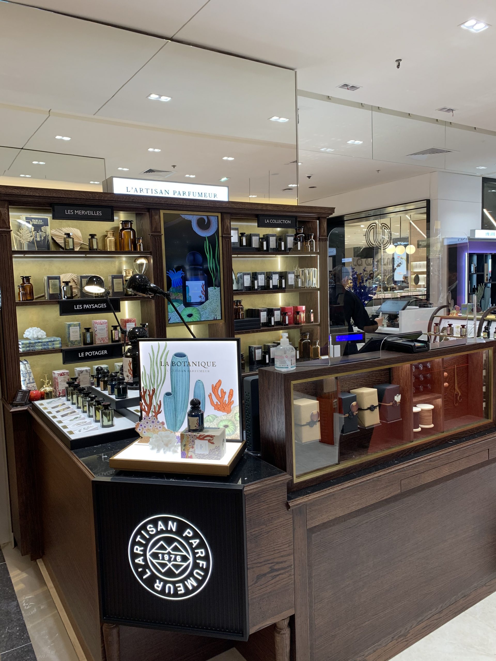 L'Artisan Parfumeur - Galeries Lafayette Paris 6