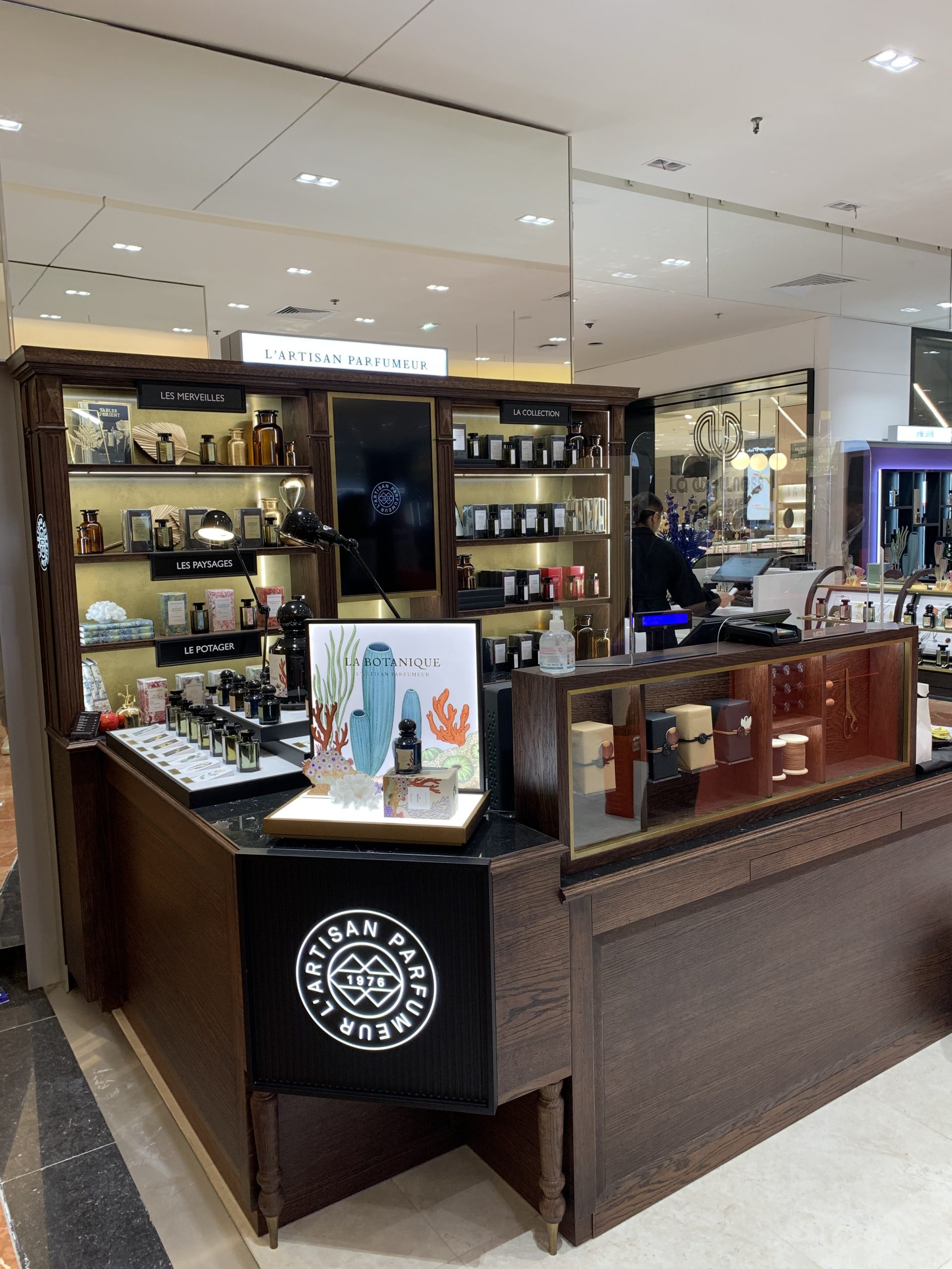 L'Artisan Parfumeur - Galeries Lafayette Paris 5